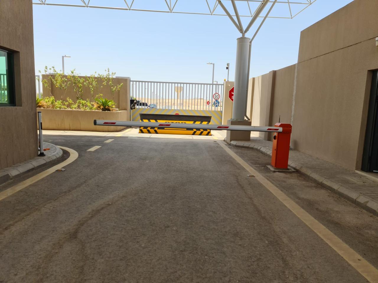 Hydraulic road blocker 4